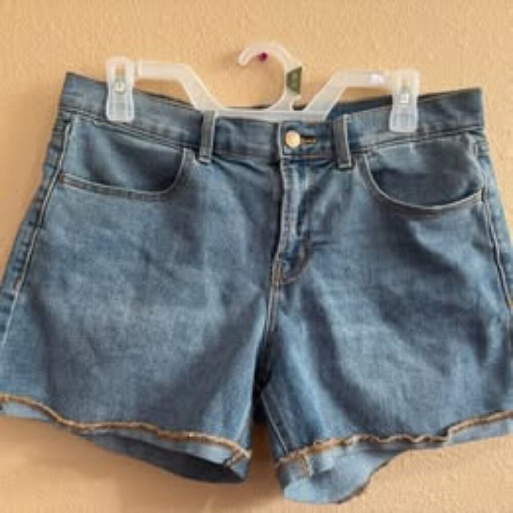 Light Wash Denim Shorts Size 8 Frayed Hem